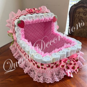 Cute Bassinet Diaper/ Berry Sweet Baby Shower/ Elegant Centerpiece / Stramberry Baby Shower Gift/ Bassinet Diaper Girl.