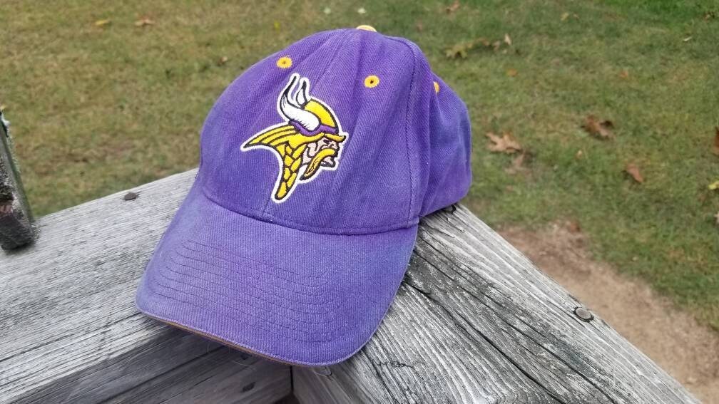 black minnesota vikings hat