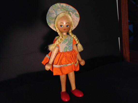 vintage wooden peg dolls