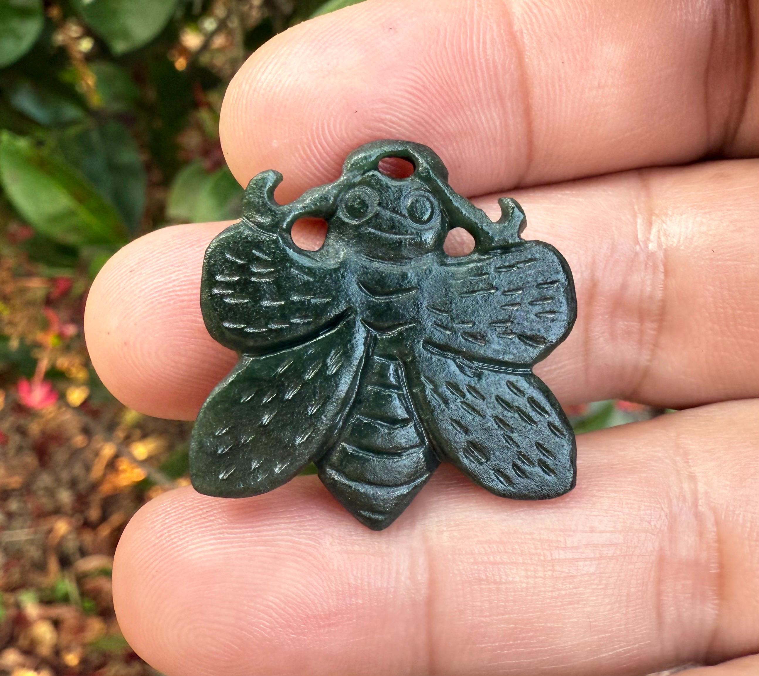 翡翠 彫刻 風景と動物 黒色台座付き 翡翠 彫刻 風景と動物 黒色台座付き 自然な緑の翡翠の彫刻,動物