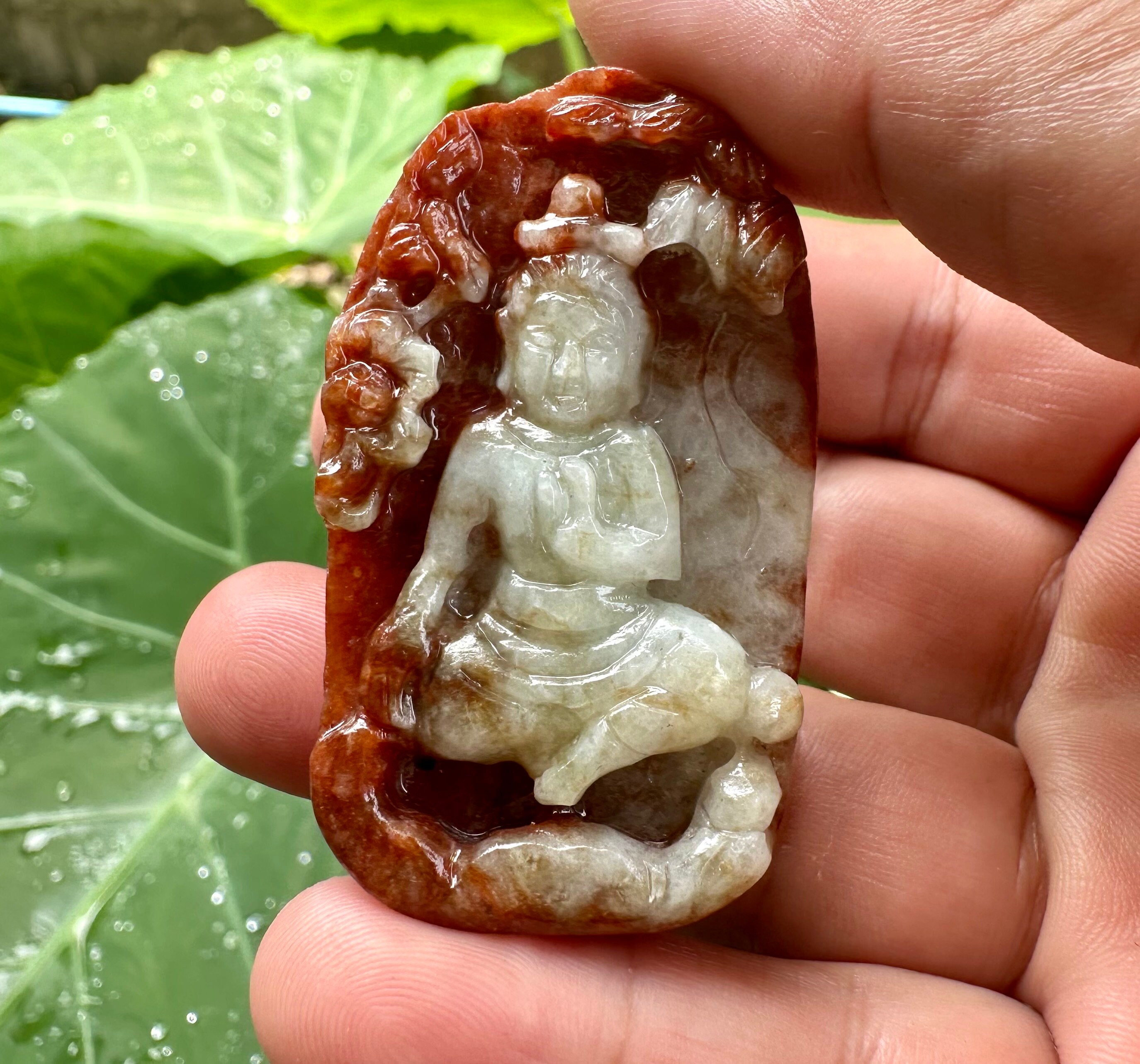 ビルマ翡翠ペンダント：ツーカラー彫刻の宝石ネックレス - Etsy 日本