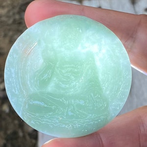138.50 Carats Type A Green Jade Jadeite  Translucent Burma (untreated ) Stone pendant