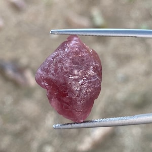 29.20 Carati Spinello naturale Raro Mogok birmano ruvido (non trattato)