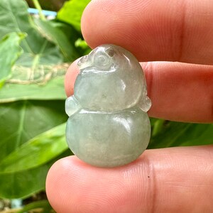 28.50 carats Type A Green Jade Jadeite  Translucent Burma Stone Pendant