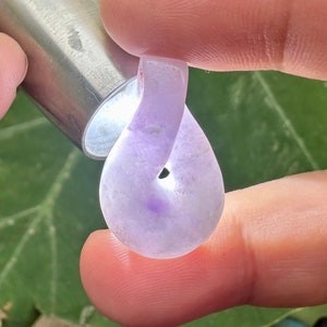 27.50 Carats Lavender Jadeite Jade Carving Māori Pendant, Lavender Jade Burmese