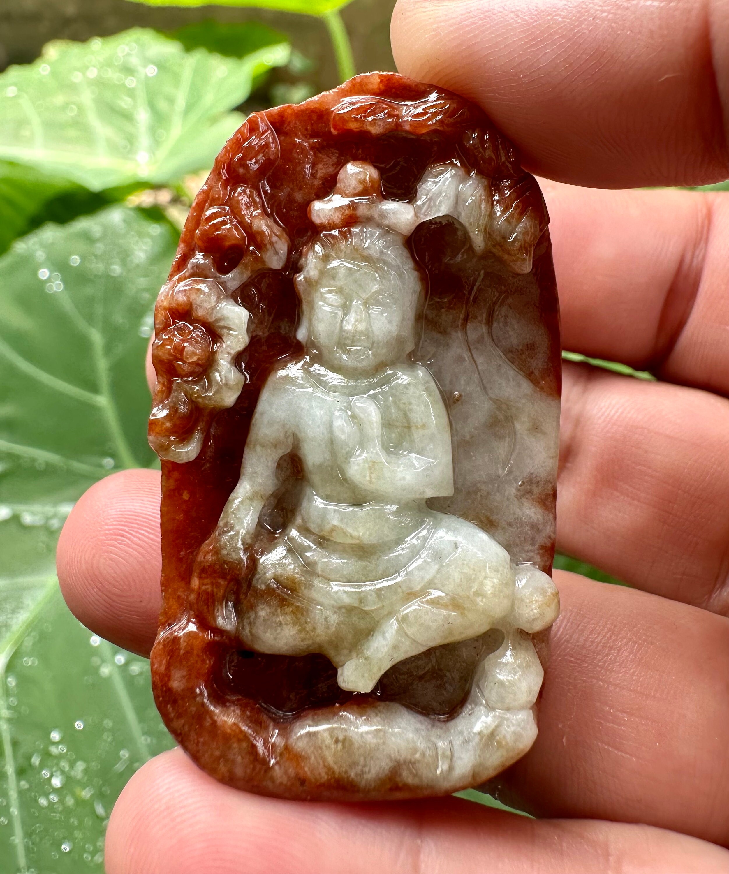 ビルマ翡翠ペンダント：ツーカラー彫刻の宝石ネックレス - Etsy 日本