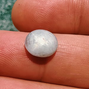 4,30-karatowy birmański szafir gwiaździsty w kaboszonie: nieobrobiony kamień szlachetny z Myanmaru