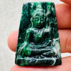 14,80 Gramm Naturkosmochlor,Maw sit sit Schnitzerei Amulette Thai Buddha (unbehandelt)