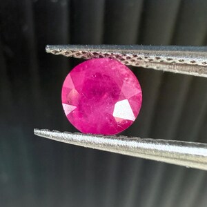 0,70 karaat natuurlijke robijn Birmese Mong Hsu (robijn met blauwe kern, onbehandeld)