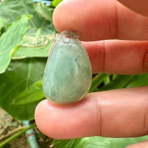 34.50 carats Type A Green Jade Jadeite  Translucent Burma  Stone Pendant