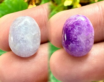 7.80 Carat Hackmanite Gemstone: Color Change Sodalite