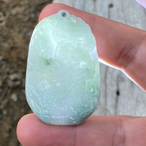 124.50 Carats Type A Green Jade Jadeite  Translucent Burma (untreated ) Stone pendant