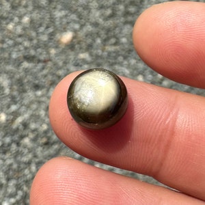 8.70 Carats Natural Black Star Sapphire (untreated)