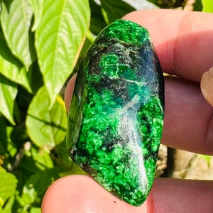 136.50 Carats Tumbled Kosmochrol Jade,Maw sit sit Jade,green black Jade,Albite jade,gift,jade Burma,Jadeite Burmese  (untreated )