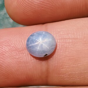 1,60-karatowy birmański szafir gwiaździsty w kaboszonie: nieobrobiony kamień szlachetny z Myanmaru
