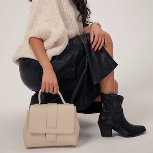 Soho Italian Leather Handbag: Women&#39;s Shoulder Bag