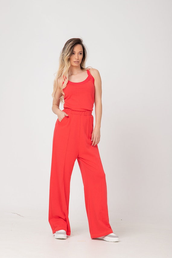 What to wear with red pants? - Dress Online