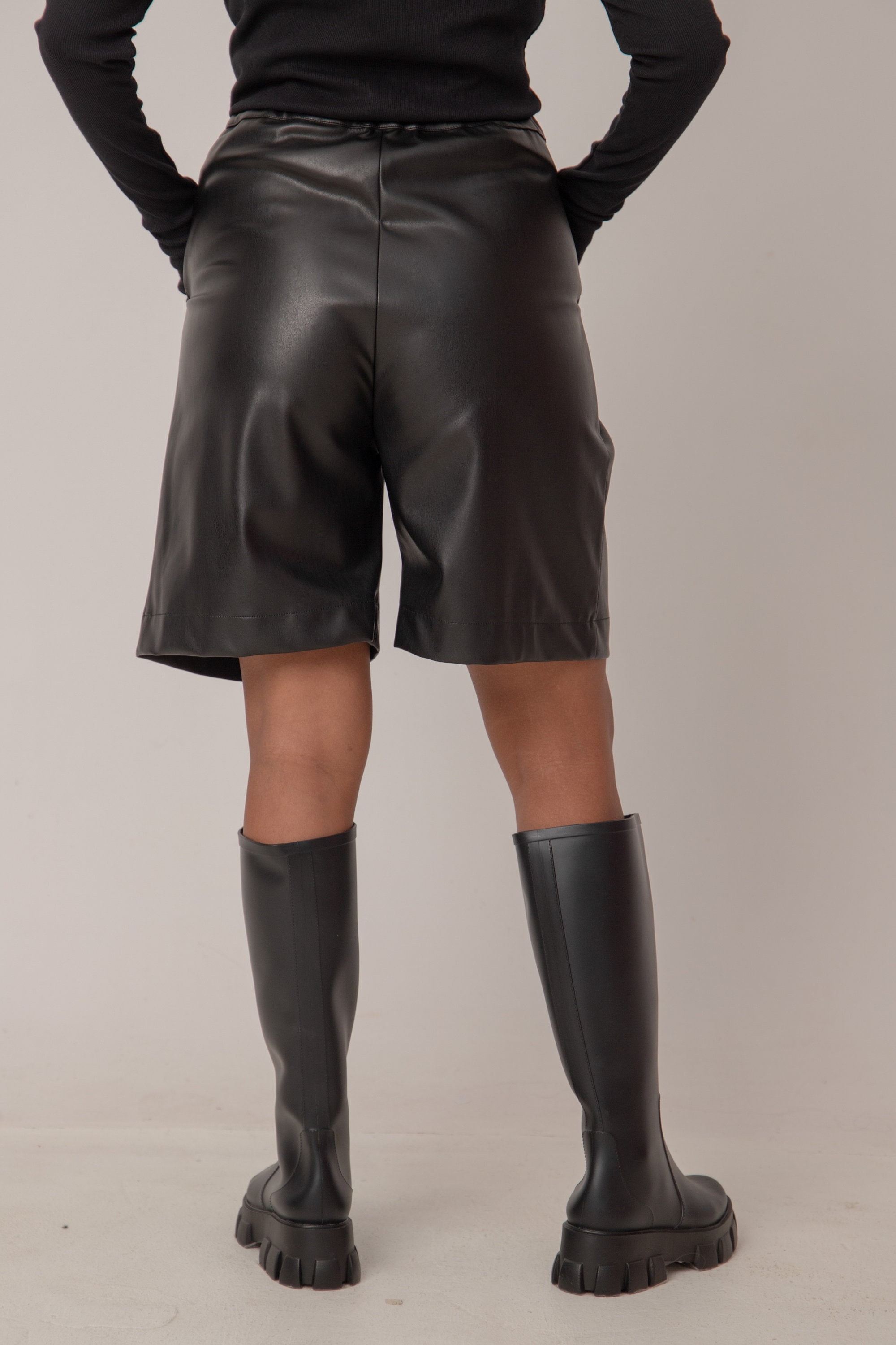 vegan leather short pants | NKNIT