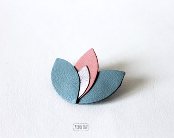 Broche lotus pétales cuir Bleu Rose Argent