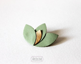 Broche Lotus Cuir Pétales Vert Doré