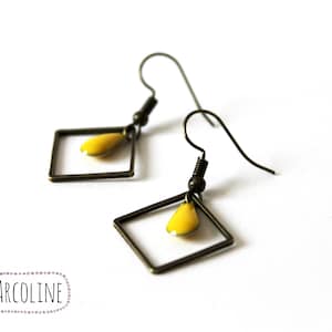 Yellow Enamel Sequin Earrings Square Ring