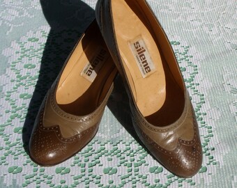 vintage Italien Tout Cuir Deux Tons Brogue Chaussures Taille UK4 EU37 US6 en Taupe Beige.  Chaussures Brogues vintage pour dames. Brogue femme à talons.