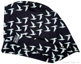 Rayas de pájaro en sombrero de exfoliación quirúrgico negro, gorra de exfoliación Pixie de silueta de pájaro para mujer / Custom Caps Co.