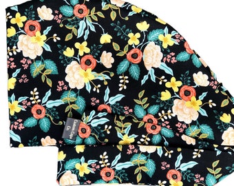 Vintage Florals en Black Pixie Scrub Cap / Custom Caps Co.