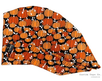 Gorro quirúrgico Harvest Pumpkins, adorable gorro de duendecillo festivo para mujer / Custom Caps Co.