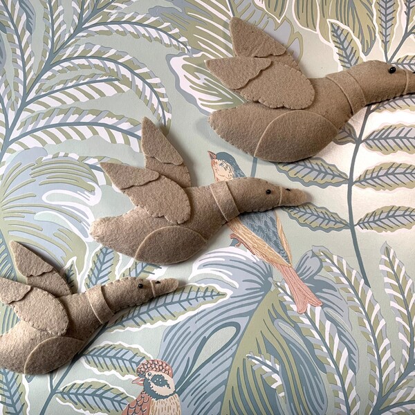 Melody Jane Dollhouse Silver Flying Ducks Wall Plaques – 1:12 Scale Miniature Ornament, Polished White Metal