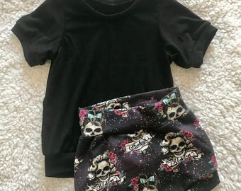 Alternative baby outfit, skull legends shorts and T-shirt two piece set for babies, gift for baby girl, rockabilly babe, baby goth girl