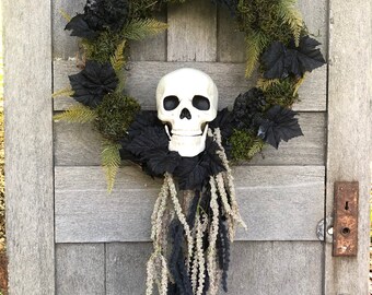 Skull wreath, Halloween wreath, moss wreath, Halloween decor, front door wreath, grapevine wreath, Halloween, Halloween party, skull, scary