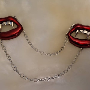 Cloak clasps- Vampire / Fangs / Lips (color- red/silvers)