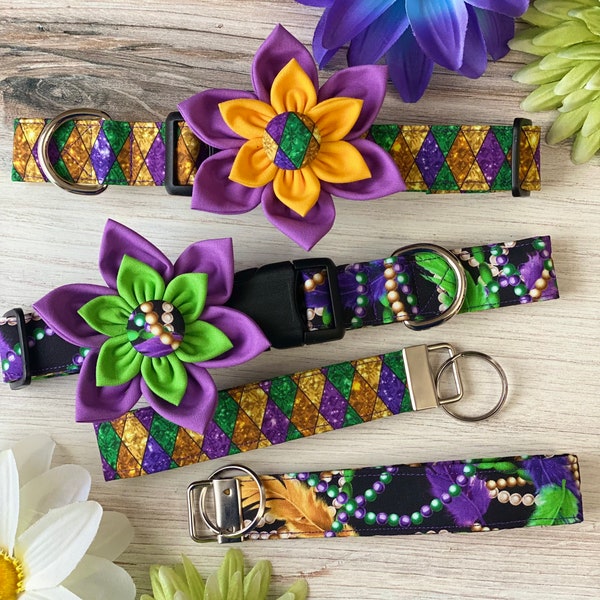 Dog collar, Mardi Gras, Mardi Gras bow, collar with bow, collar with flower, flower, purple , green , beads, feathers, feather, keychain