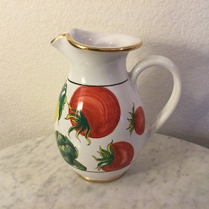 Vintage Beautiful DERUTA ITALY “VEGETABLES” Pitcher. Multicolor Vegetables, Tomato, Artichoke, Eggplant, Peppers. Gold Trim. Signed. 1998.