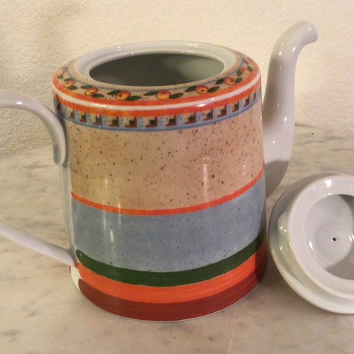 Vintage Beautiful VILLEROY & BOCH “SWITCH 4” Coffee Pot With Lid. Porcelain, shops Accents For Naranja, Navarra And Nazare. Portugal. Disc 1996.