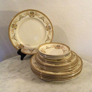 ALFRED MEAKIN “FESTIVE” 20 Pcs Dinnerware Set. 7 Dinner, 6 Salad, And 3 B B Plates, 4 Fruit Bowls. Floral Urns, 18K Gold Trim. Discontinued.
