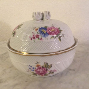 HOLLOHAZA/ホロハーザ、スカロップバスケット織りフローラルティーセット HOLLOHAZA/ホロハーザ、スカロップバスケット織りフローラルティー