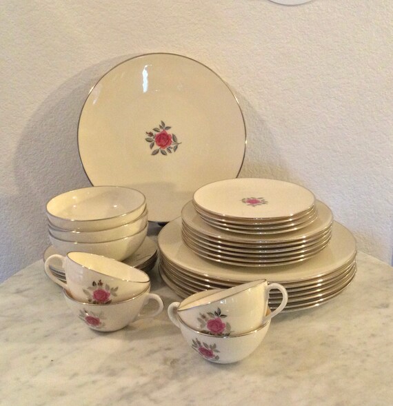 Vajilla LENOX BALLAD 30 Piezas. 8 platos de cena 6 de ensalada 4 platos BB 4 tazones de fruta postre 4 juegos de tazas y platillos. Pink Rose Center.Retirado. Etsy Espana