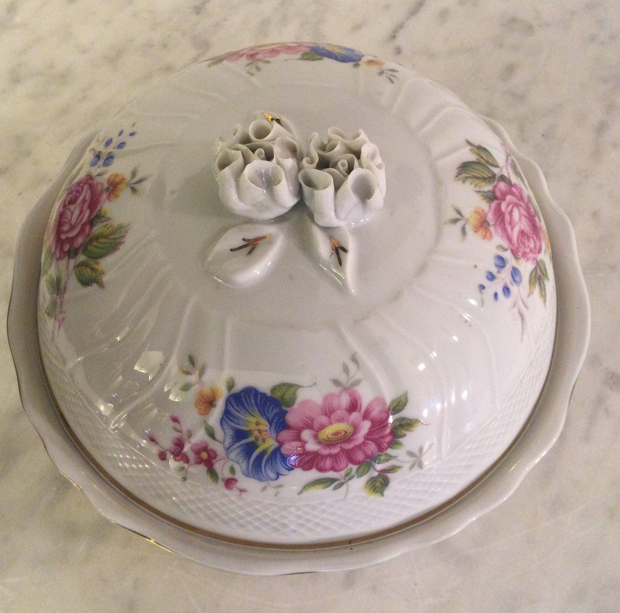 Vintage Stunning HOLLOHAZA HUNGARY PORCELAIN Round Covered