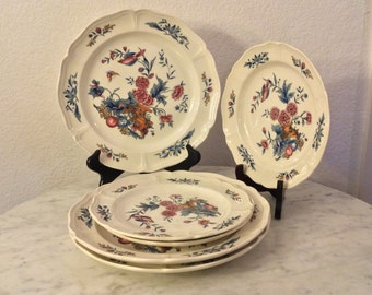 Vintage WEDGWOOD Barlaston Of Etruria “WILLIAMSBURG POTPOURRI” 3 Dinner & 3 Salad Plates. Queen’s Ware, Flowers, Leaves, Bird. England.Disc.