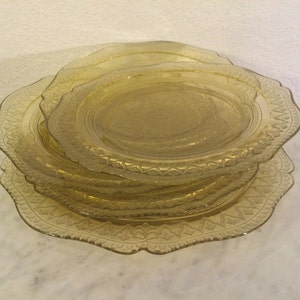 Vintage Beautiful FEDERAL Glass “PATRICIAN GREEN” 4 Luncheon & 1 Dinner Plates. Green Depression Glass. Discontinued 1933 - 1937.