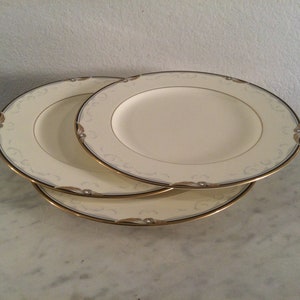 NORITAKE Bone China “SUNSWEPT” 3 Dinner Plates, Gray, White & Gold Wing Shapes, Gold Trim. Made In Japan. Discontinued 1990-1996.