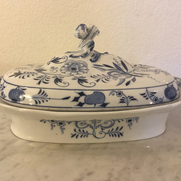 Antique Gorgeous DRESDEN By FRANZISKA HIRSCH  Blue Onion Design, Rectangular Covered Bowl. White And Blue. Germany-Saxony. Retired. 1800.
