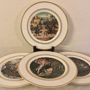 Vintage ROYAL WORCESTER Fine Bone China “The King Arthur Plates” Set Of 4. L’Atelier Art Editions. King Arthur Scenes. Gold Trim. England.