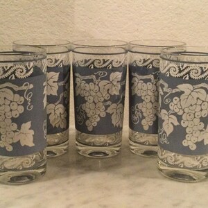 Hazel Atlas “WHITE GRAPEVINE” Set Of 5 Highball Glasses. White Grapes, White Scrolls Bands, Blue Background. No Trim. Discontinued.