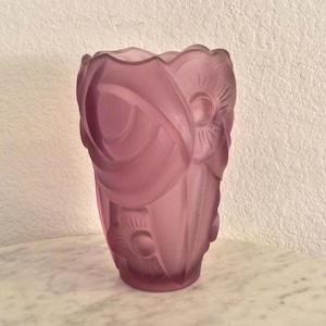 NEODYMIUM ALEXANDRITE Purple Floral Art Glass Vase. Embossed Flowers. Glossy & Satin Combined Finish. Retired. Art Deco Style Vase.