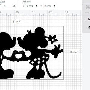 Decoración de camiseta con Mickey Minnie besando un corazón Letrero de madera Decoración Archivo de corte SVG Circut Ratón