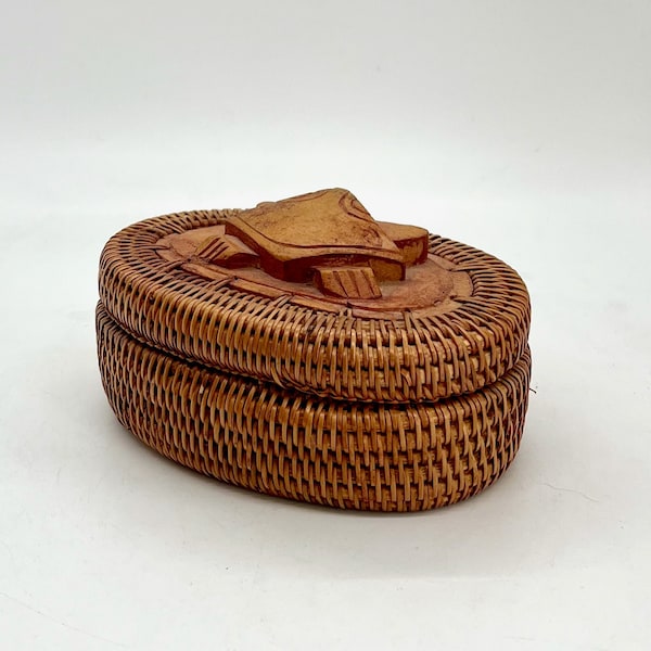 Wicker and Wood Oval Trinket Box - Handcrafted - Rustic Home Decor – Organizer – Vintage 1980s Collectible Boxs