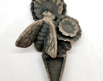 Bee Garden Stake, Flower Planter Pick, Rustic Small Yard Ornament